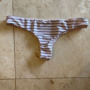 Acacia Bottoms L NWOT